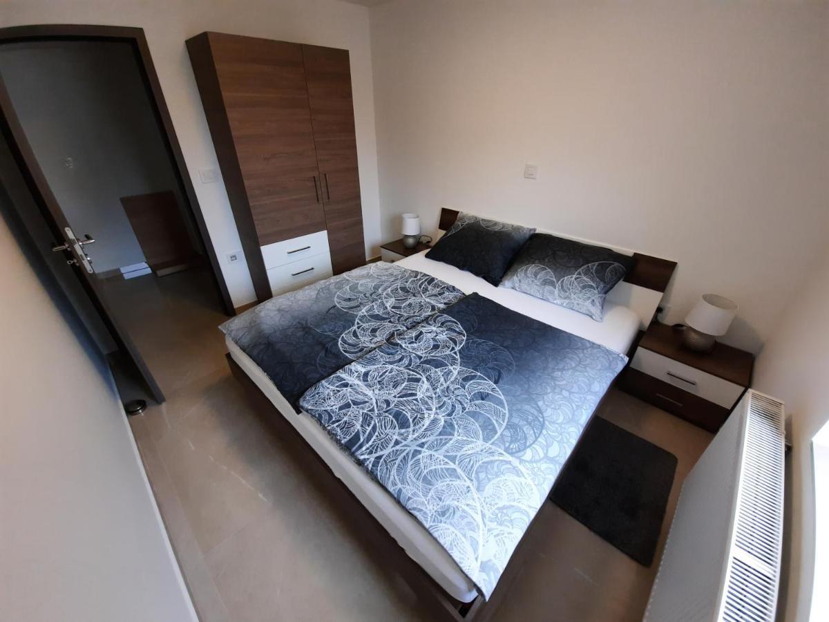 נובה גראדישקה Apartmani New York מראה חיצוני תמונה