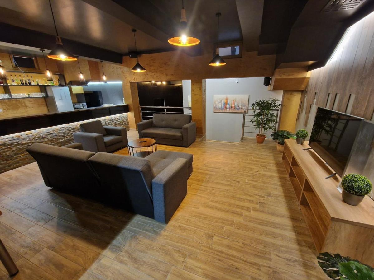 נובה גראדישקה Apartmani New York מראה חיצוני תמונה