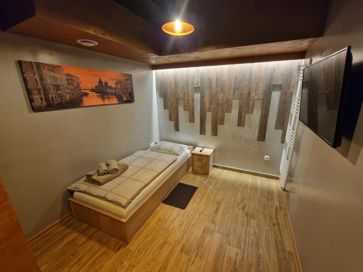 נובה גראדישקה Apartmani New York מראה חיצוני תמונה